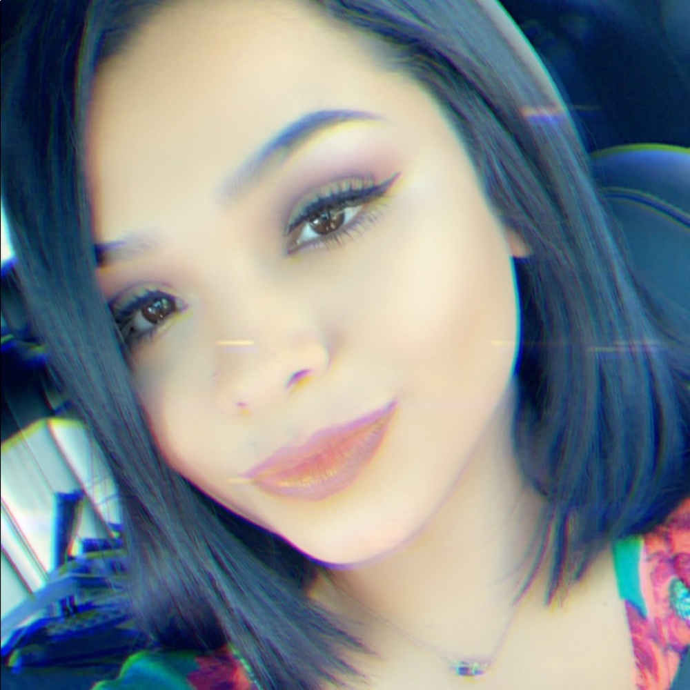 Meet your Posher, Mia